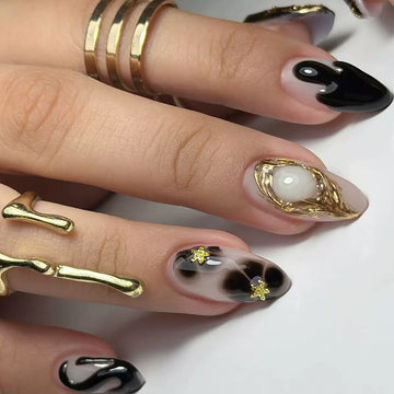 Mixed-pattern nails with gothic style